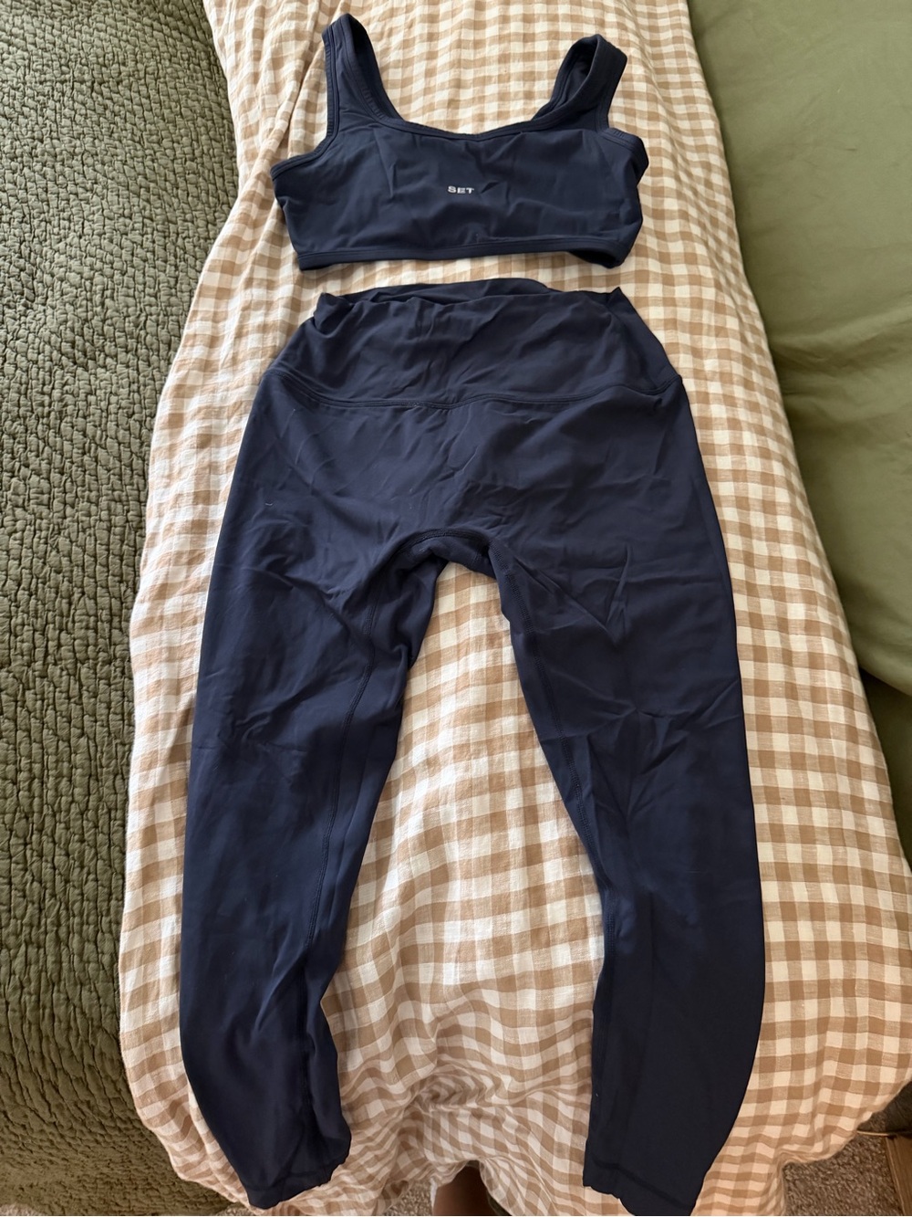 SET ACTIVE - AIRLUXE BREATHE SCOOP BRA AND LEGGINGS - COLOR SPADES - Picture 1 of 4